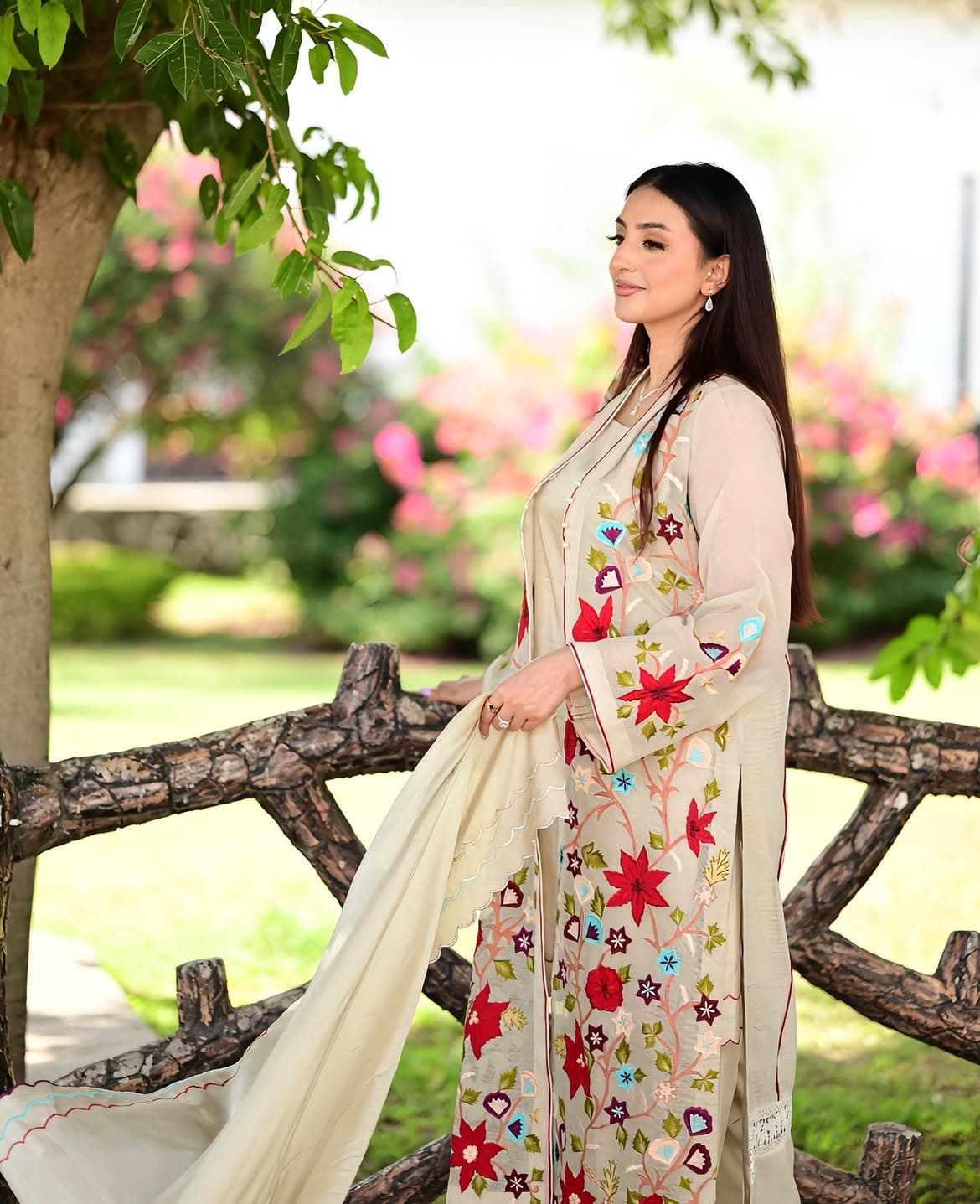 Floral Fusion, lookbook frame 2
