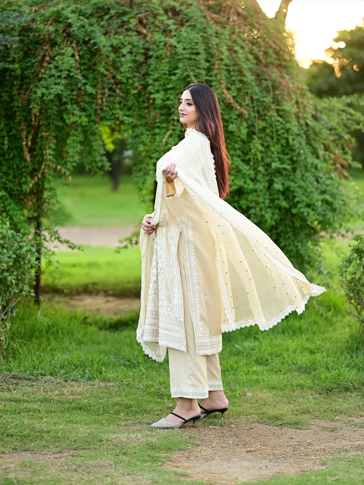 Ivory Pearl, lookbook frame 1