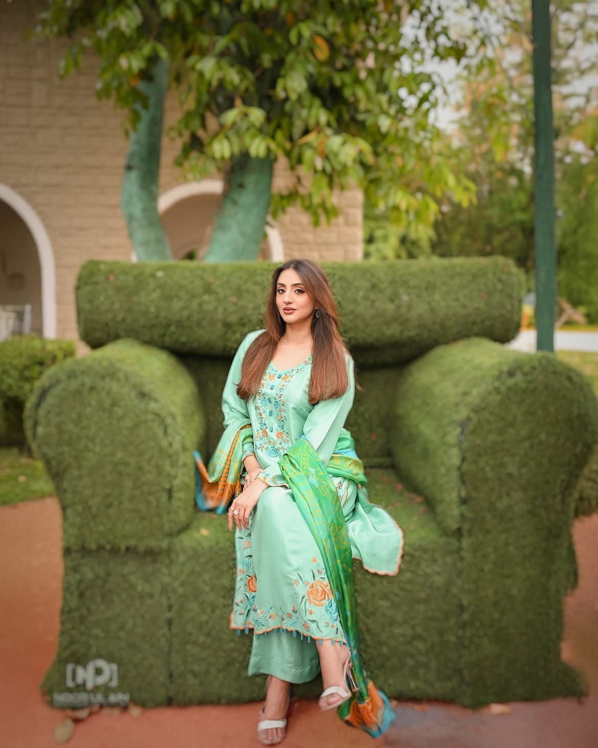 Jade whisper, lookbook frame 5