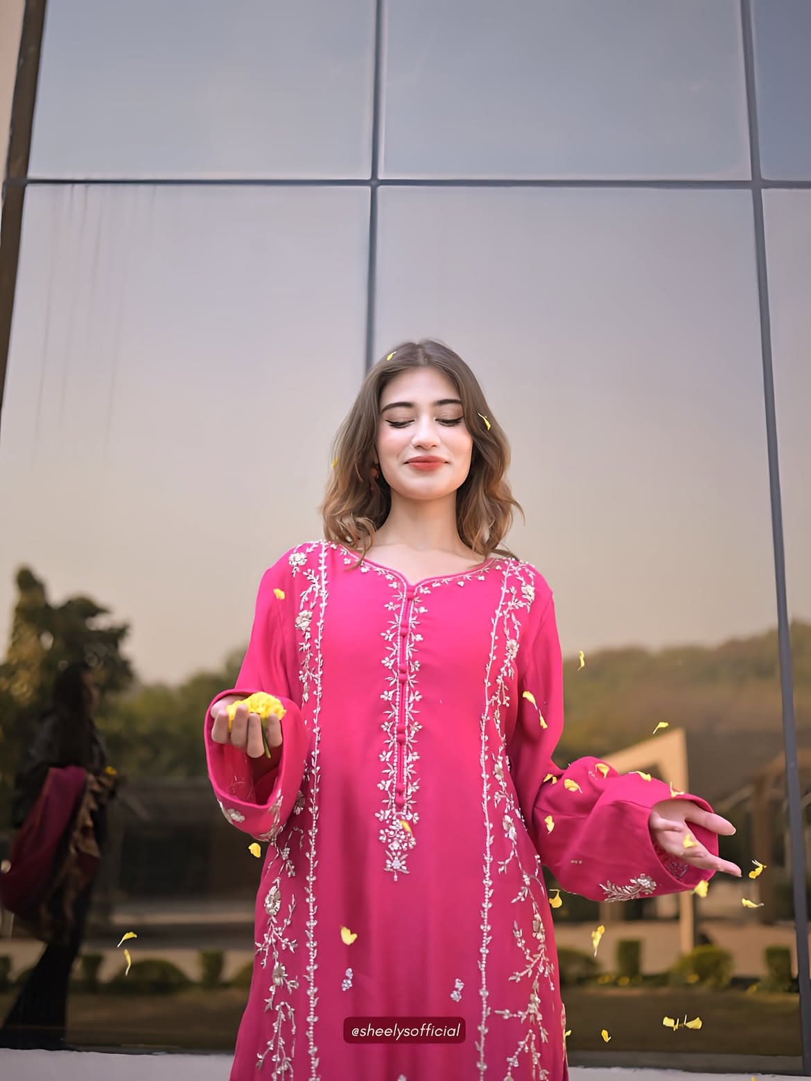 Moonlight Rose, lookbook frame 10