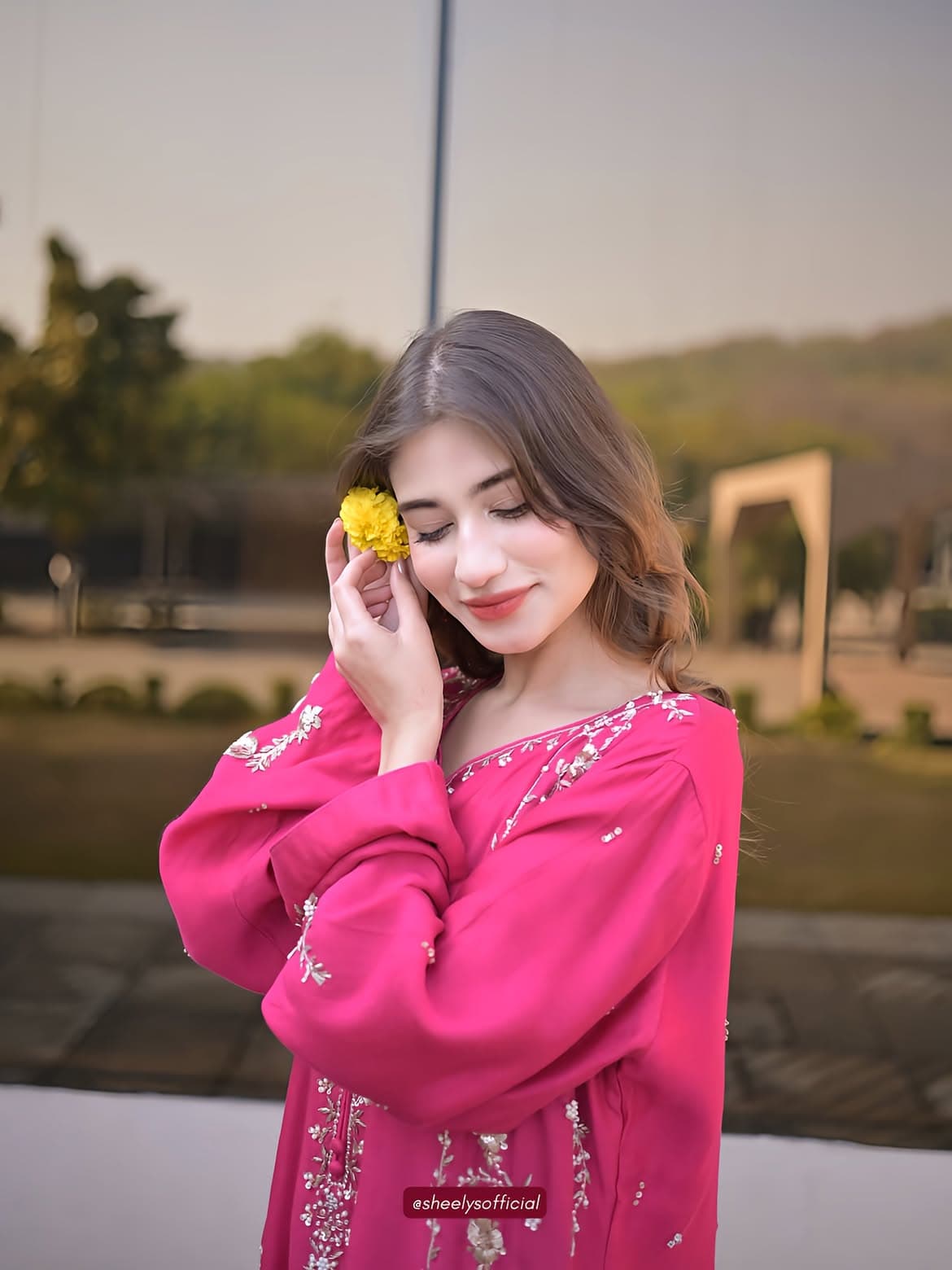 Moonlight Rose, lookbook frame 9