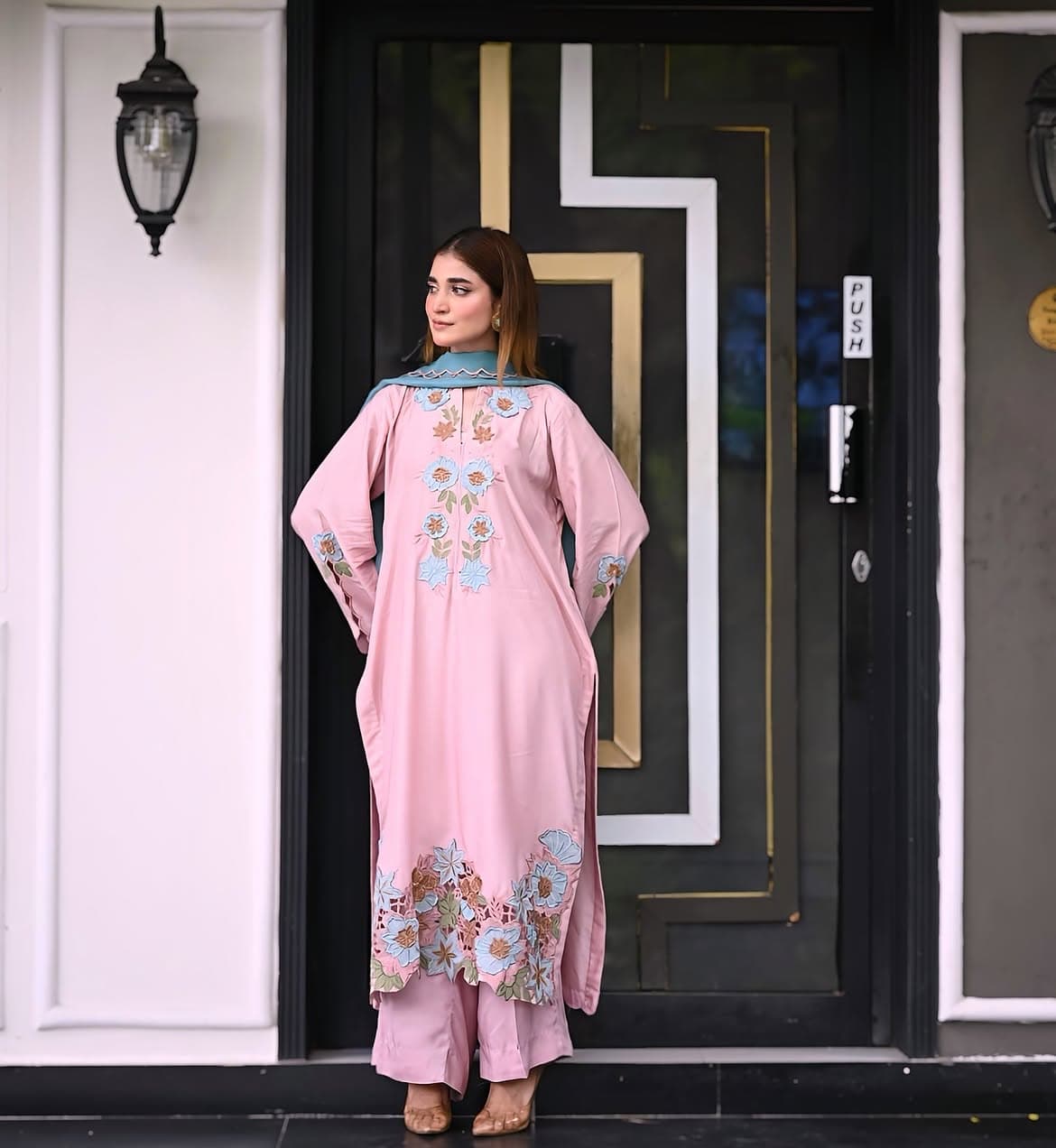 Pink Blush, lookbook frame 3