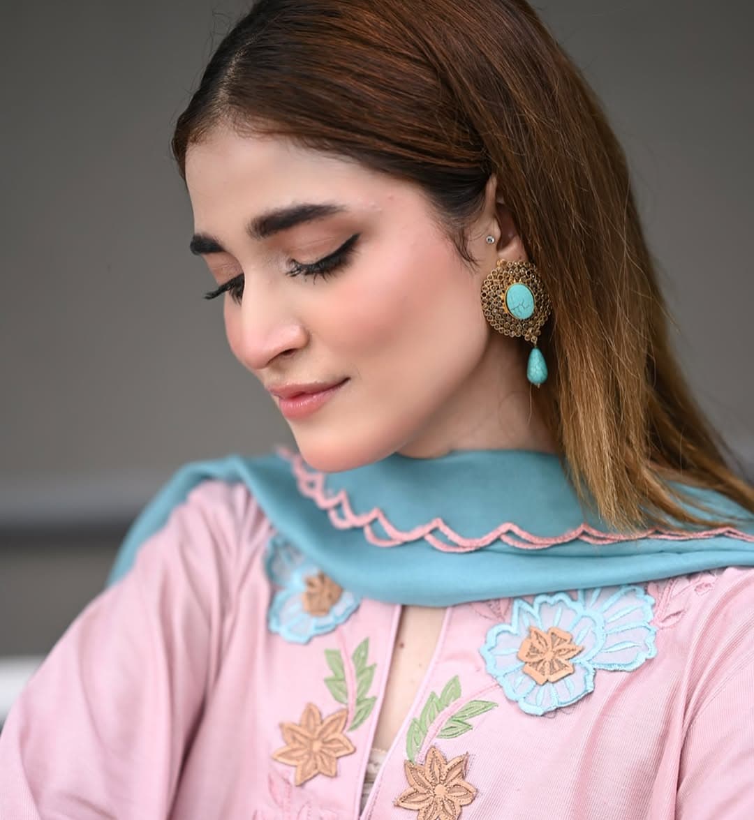 Pink Blush, lookbook frame 4
