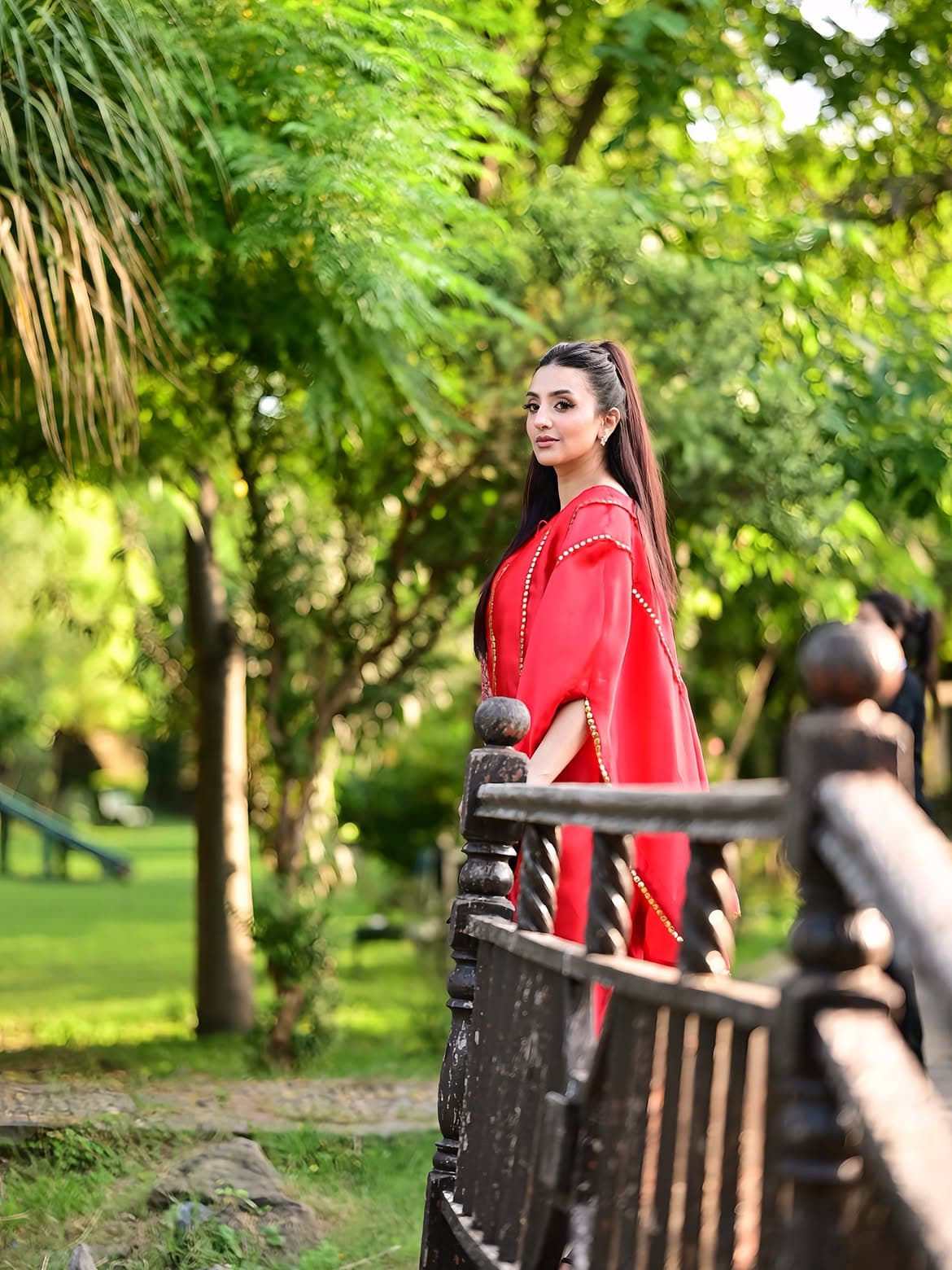 Red Ambar, lookbook frame 2