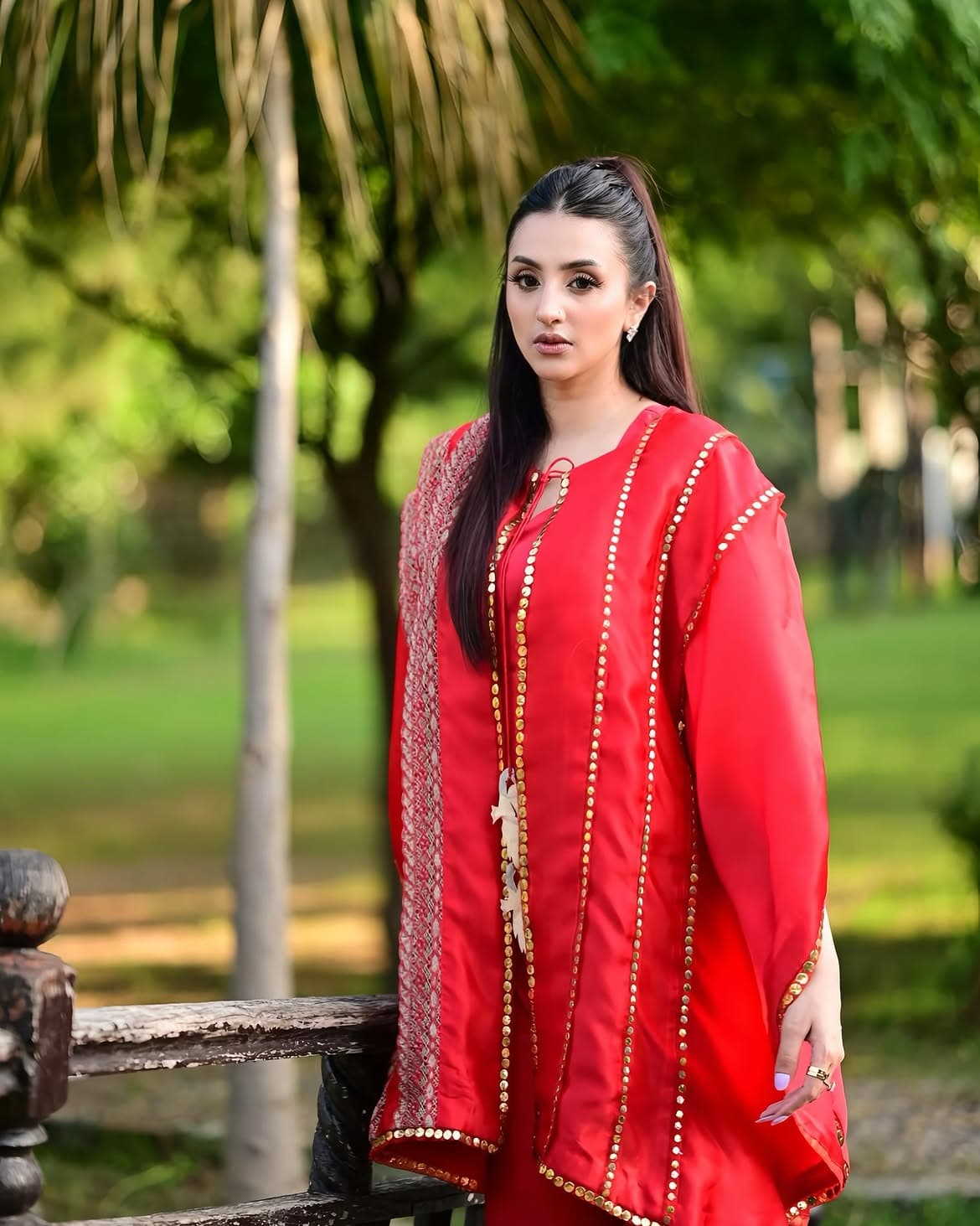 Red Ambar, lookbook frame 3