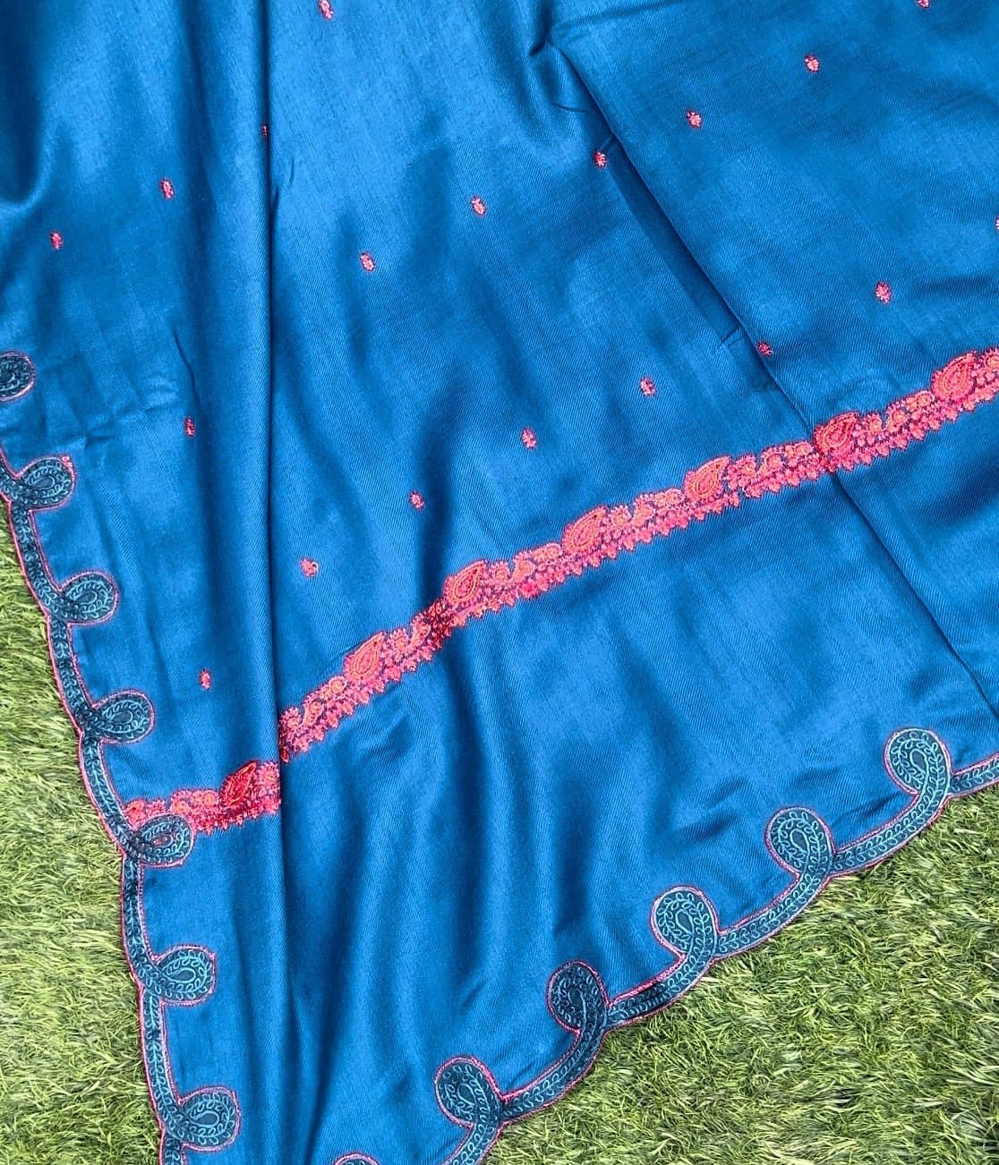 Royal Sapphire, lookbook frame 6