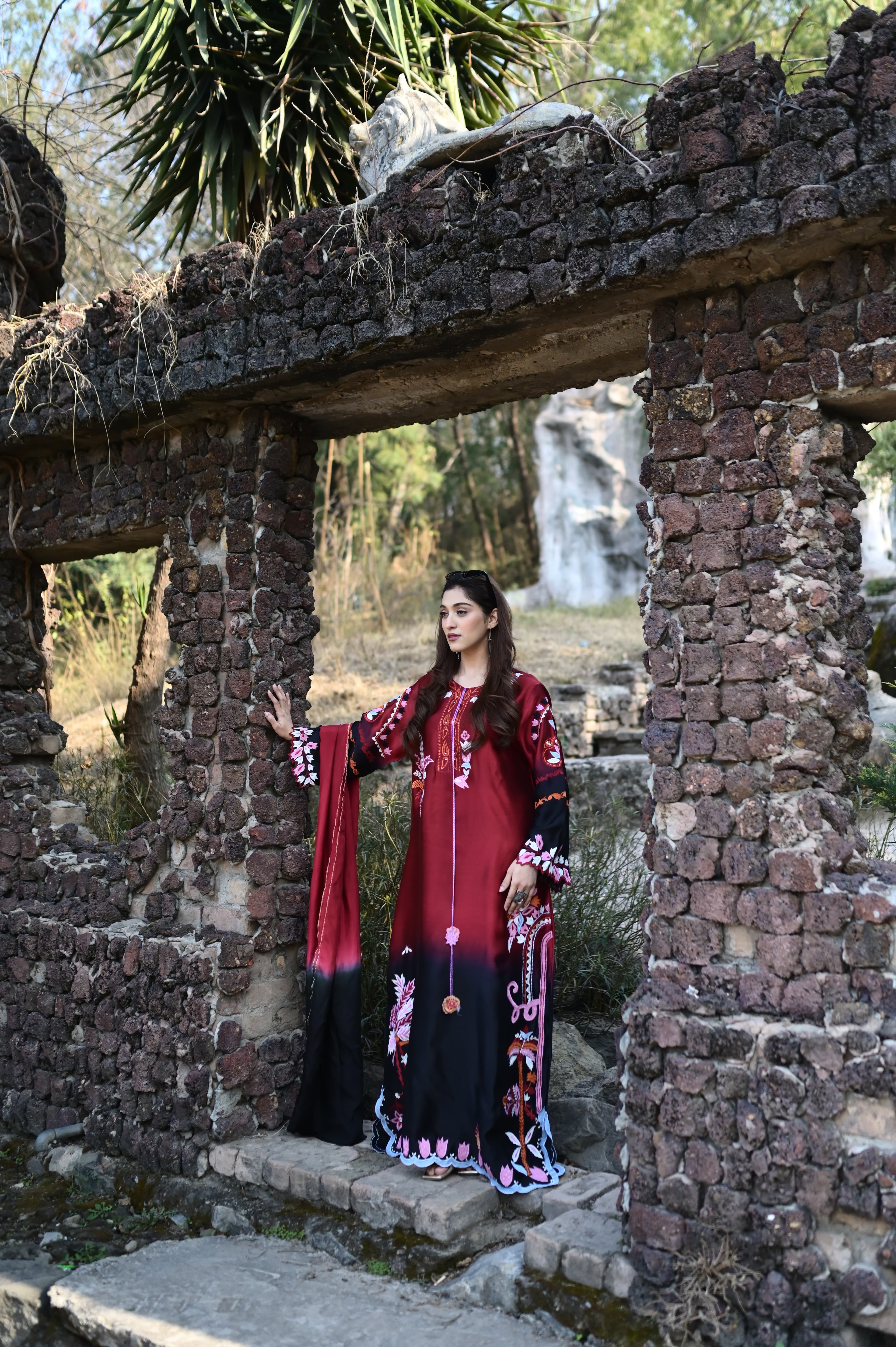 Ruby Noir, lookbook frame 3