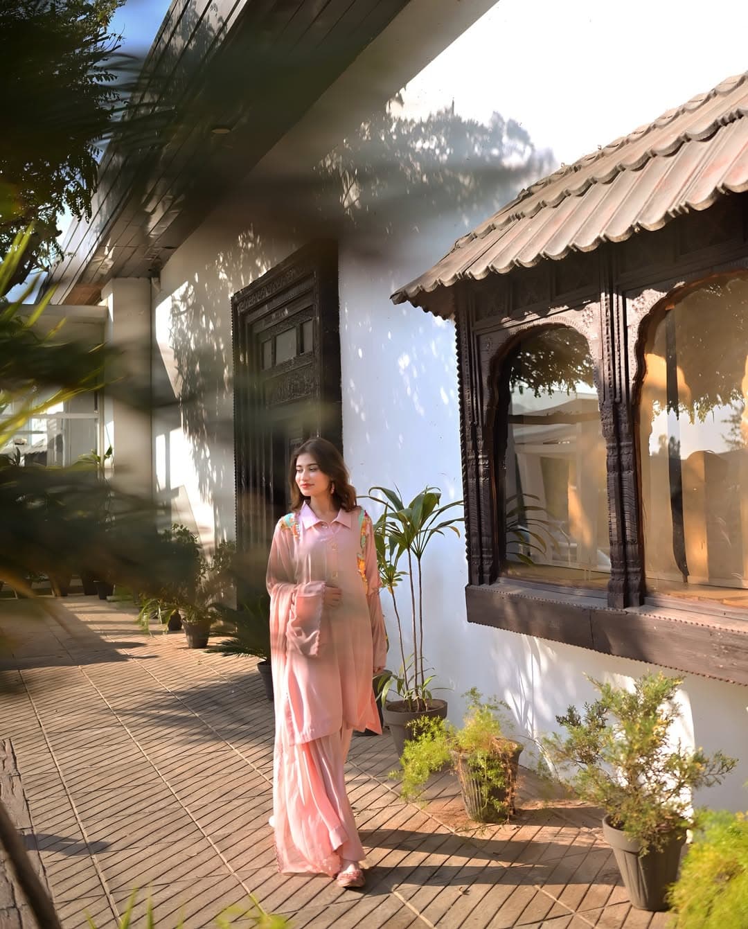 Sunblush Petal, lookbook frame 2