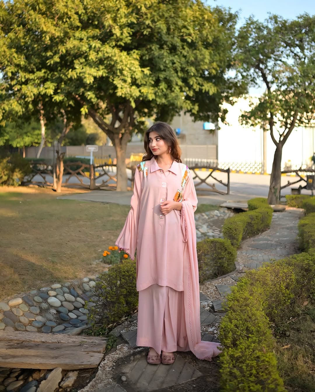 Sunblush Petal, lookbook frame 4