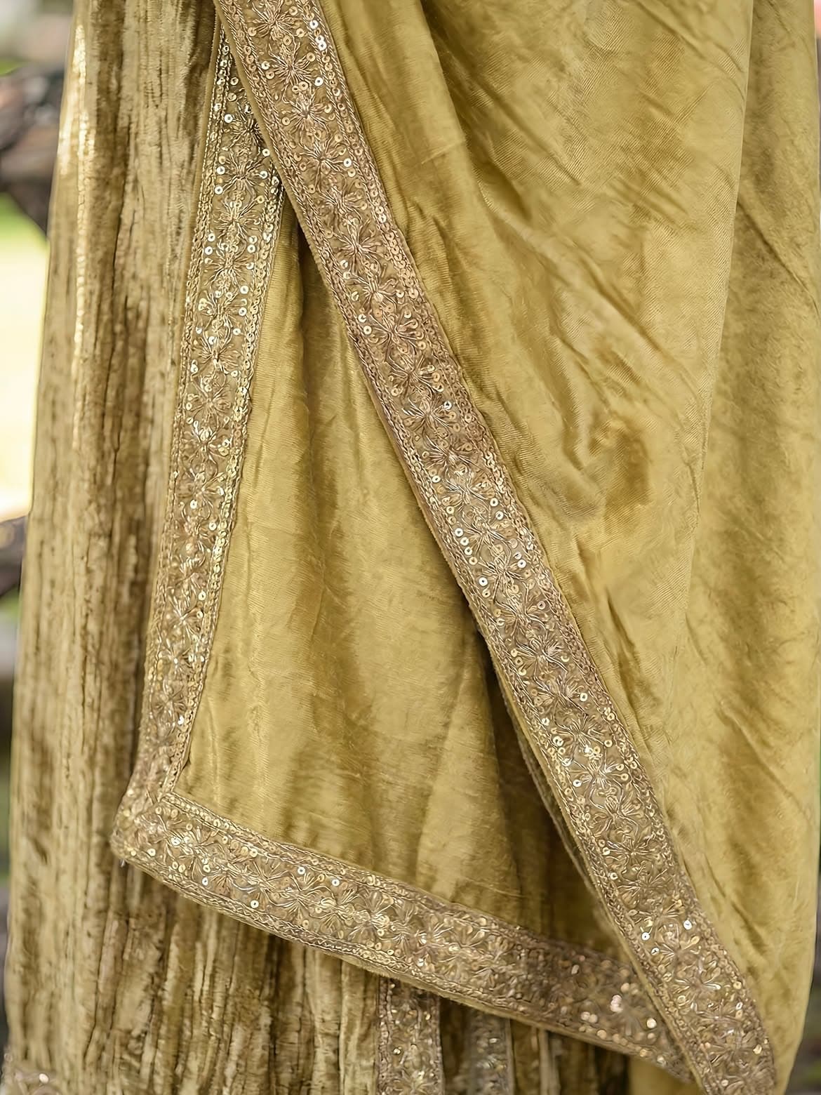 Velvet Lux, lookbook frame 3